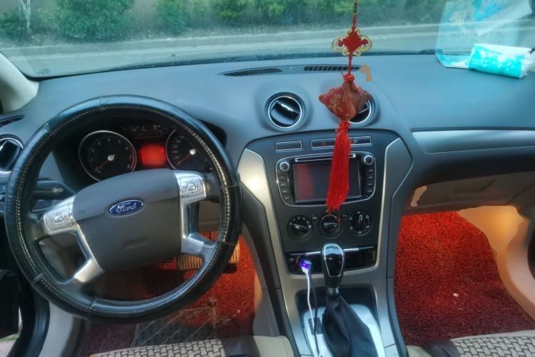 Used Ford Mondeo 2011 2.3L Fashion Edition Center Console