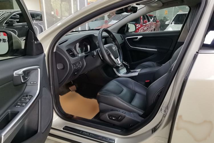 Used Volvo V60 2017 T5 Zhiya Edition China V Standard