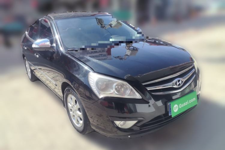 Used Hyundai Celesta 2010 1.6L AT GLS Front Right 45 Deg