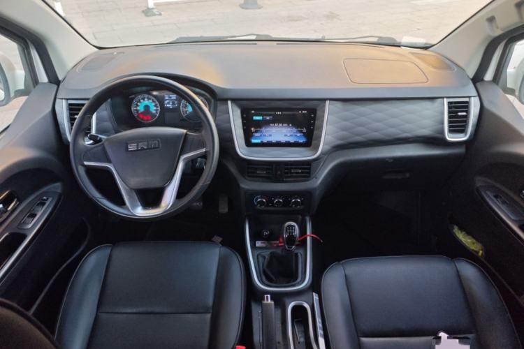 Used Jinbei Gold Hiace M Classic 2022 1.5L Travel Lion Passenger Van 6 Seats