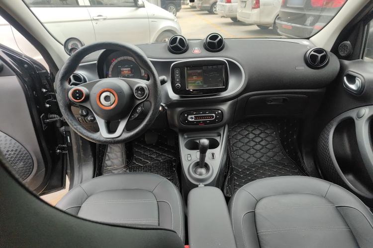 Used smart forfour 2016 0.9T 66 kW Pioneer Edition Center Console