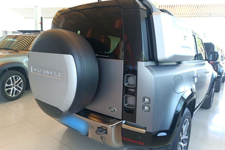 Used Land Rover Defender 2021 110 P400 X Rear Right 45 Deg