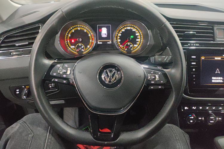 Used Volkswagen Tiguan L 2020 330TSI Automatic Two-Wheel Drive Smart Luxury Edition China VI Standard Steering Wheel