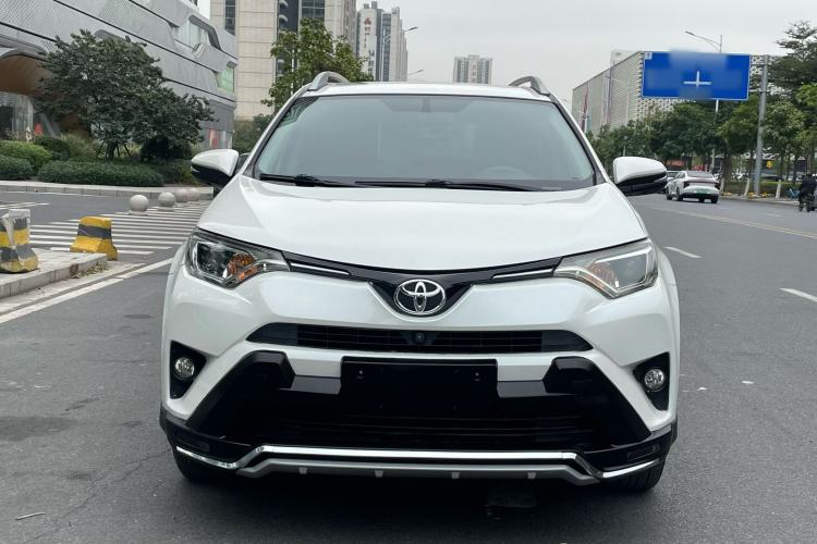 Used Toyota RAV4 2016 2.0L CVT Two-Wheel Drive Fashion Edition China V Standard Exterior 2