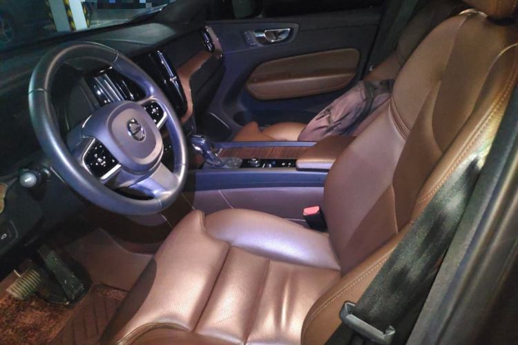 Used Volvo XC60 2021 T5 4x4 Smart Luxury Edition