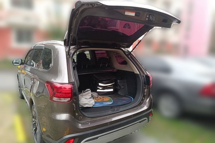 Used Mitsubishi Outlander 2019 2.4L 4x4 Zhi Xiang Edition 5 Seats China VI Standard Trunk