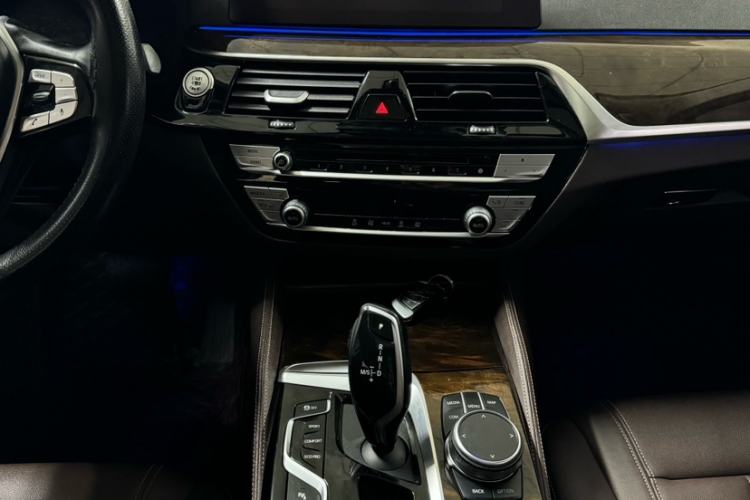 Used BMW 5 Series 2019 Facelifted 525Li Luxury Package Interior 13