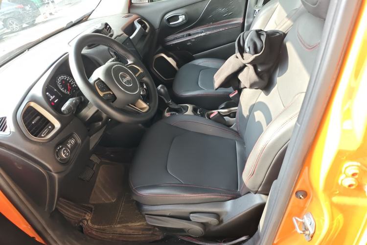 Used Jeep Renegade 2017 180T Automatic High-Energy Version Left Front Seat