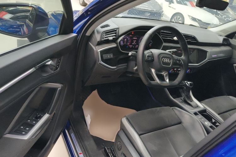 Used Audi Q3 2019 40 TFSI Fashion Dynamic Model
