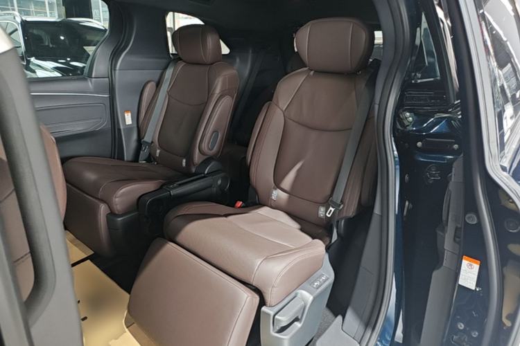 Used Toyota Granvia 2022 2.5L Hybrid Flagship Edition Left Rear Seat