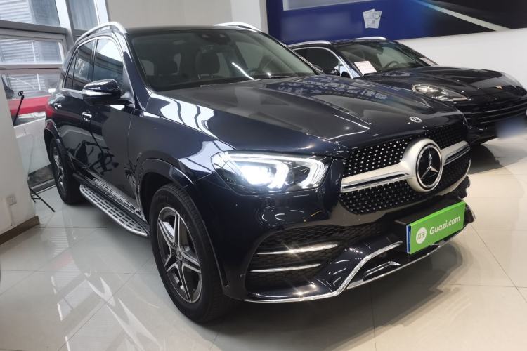 Used Mercedes-Benz GLE 2022 Refreshed GLE 450 4MATIC Luxury Edition Front Right 45 Deg