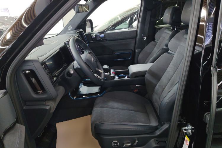 Used Formula Leopard 5 2023 Cloud Ride Flagship Edition
