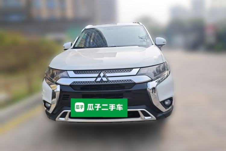 Used Mitsubishi Outlander 2019 2.4L 4x4 Zhi Xiang Edition 7 Seats China V Emission Standard