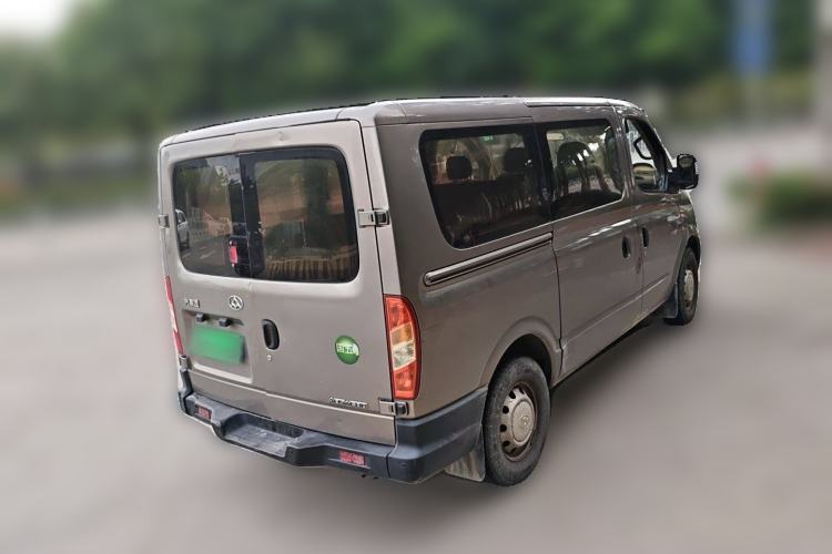 Used SAIC MAXUS Xintu V80 2017 2.5T 5-Speed Manual Aoyuntong National IV Short Wheelbase Ultra-Low Roof 5/6/10-Seater