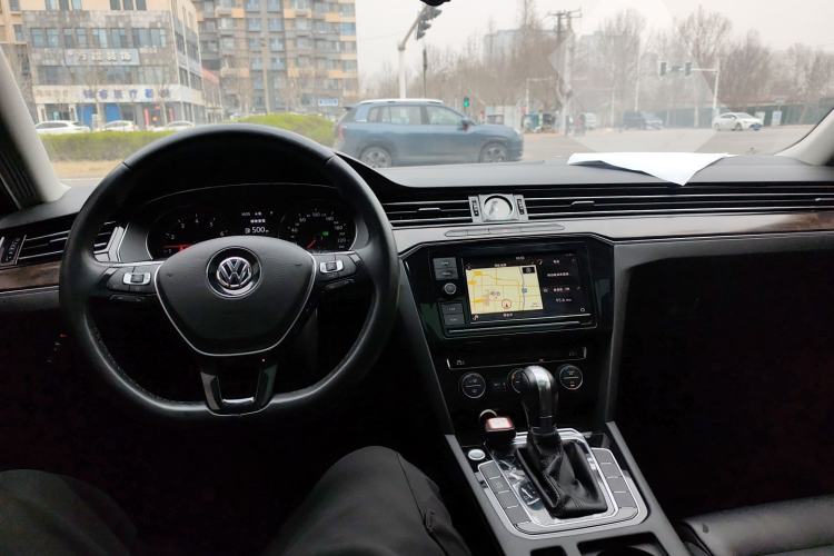 Used Volkswagen Magotan 2019 330TSI DSG Luxury Version China VI Standard Center Console