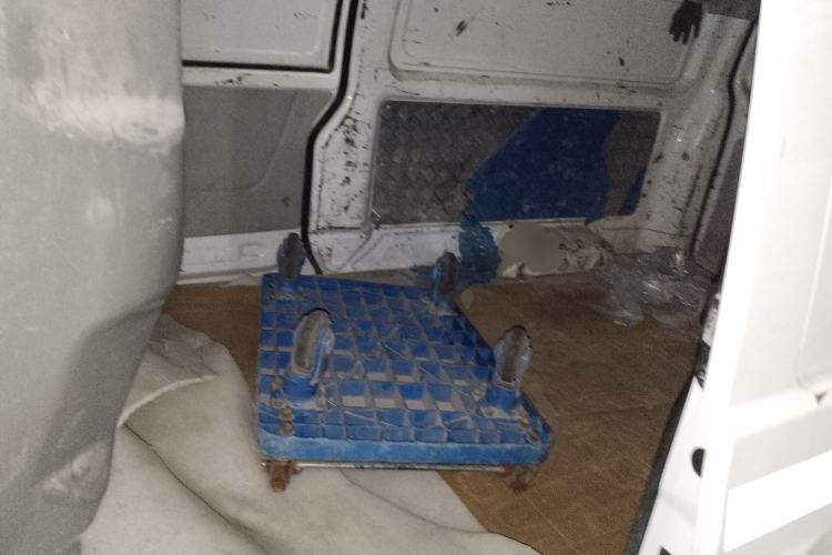 Used Sunlong DST 5 2021 All-Electric Van with 41.86 kWh Left Rear Seat