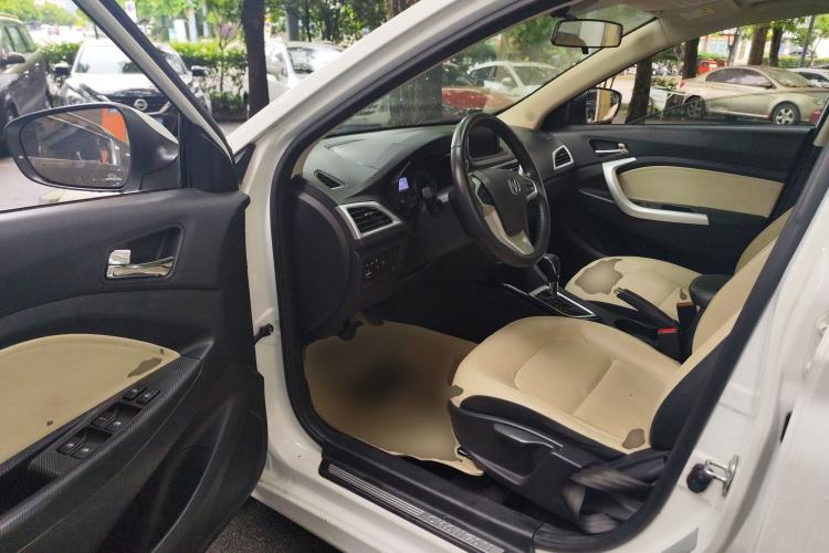 Used CHANGAN Alsvin V7 2016 1.6L Automatic Fun Model China V Standard
