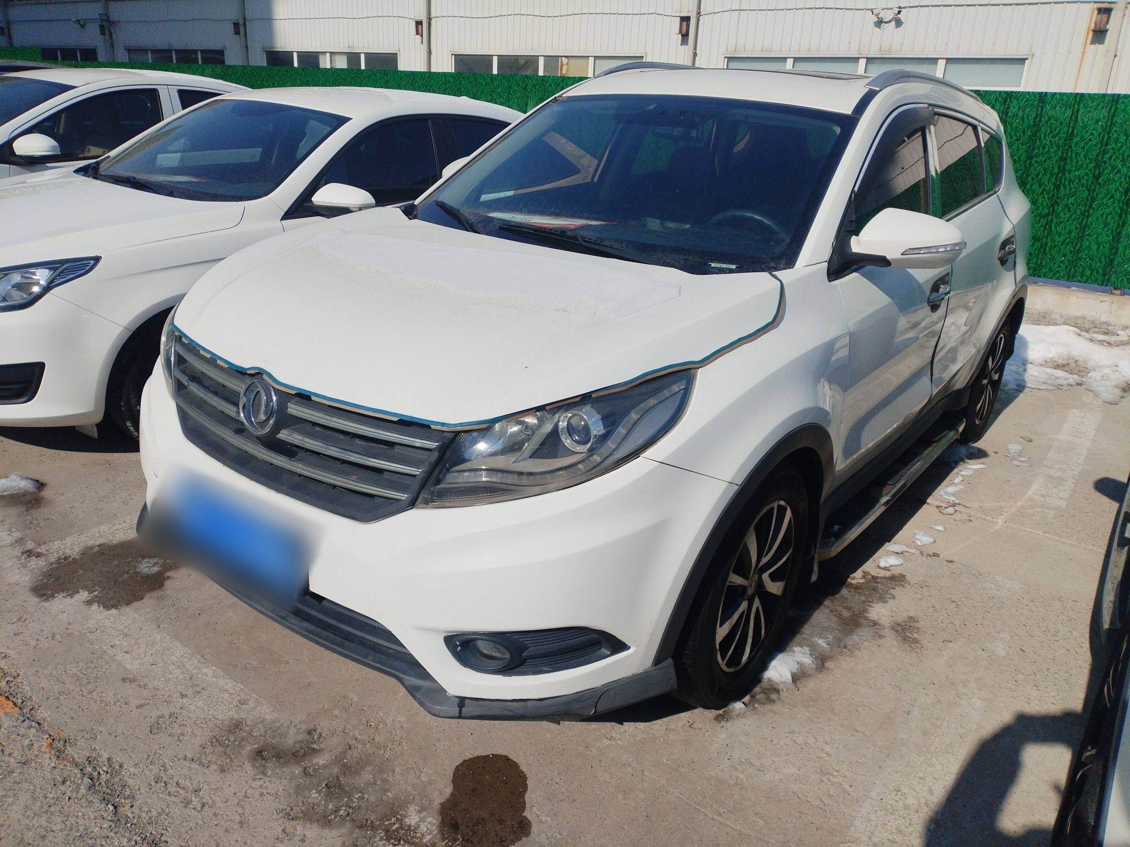 تحت مقدمة السيارة