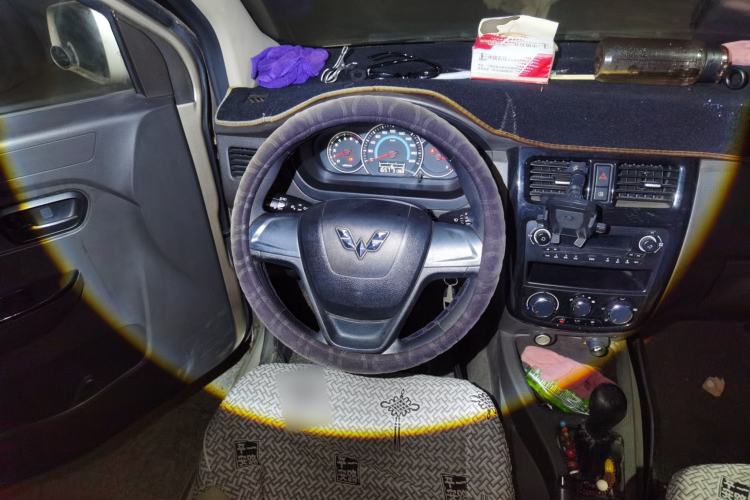 Used Wuling Rongguang V 2018 1.5L Standard Version
