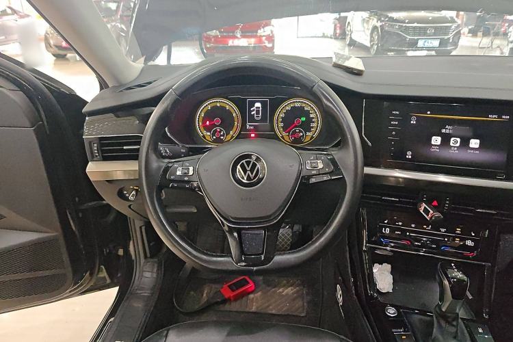 Used Volkswagen Passat 2020 Facelift 330TSI Elite Edition China VI Standard