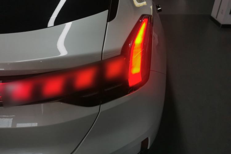 Used Zeekr 001 2022 Ultra-Long Range Single-Motor WE Version Right Rear Taillight