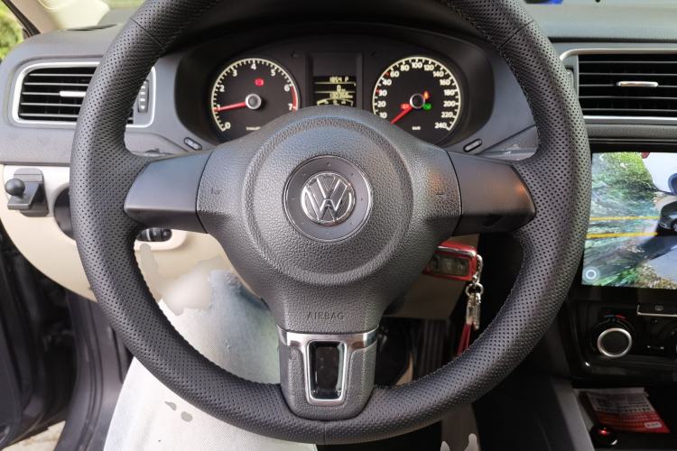Used Volkswagen Sagitar 2014 Revised Version 1.6L Automatic Comfort Edition Steering Wheel
