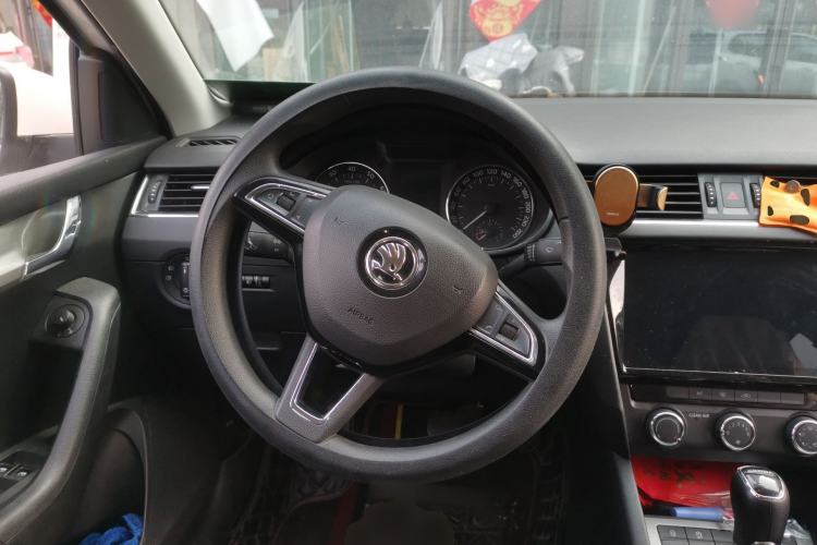 Used Skoda Octavia 2019 1.5L Automatic SmartDrive Comfort Edition China VI Standard