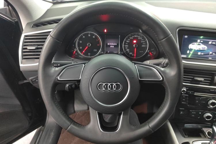 Used Audi Q5 2017 Plus 40 TFSI Ambition Model
