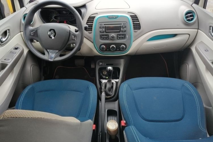 Used Renault Captur 2015 1.2T Automatic Standard Edition Center Console
