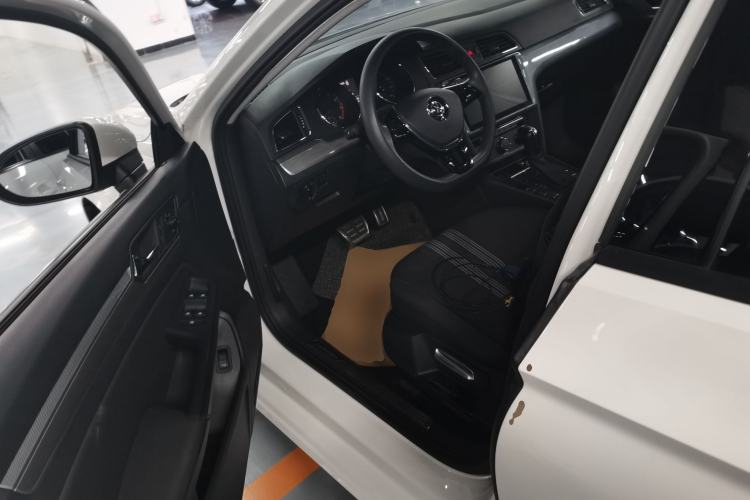 Used Volkswagen Lamando 2017 230TSI DSG Fashion Edition
