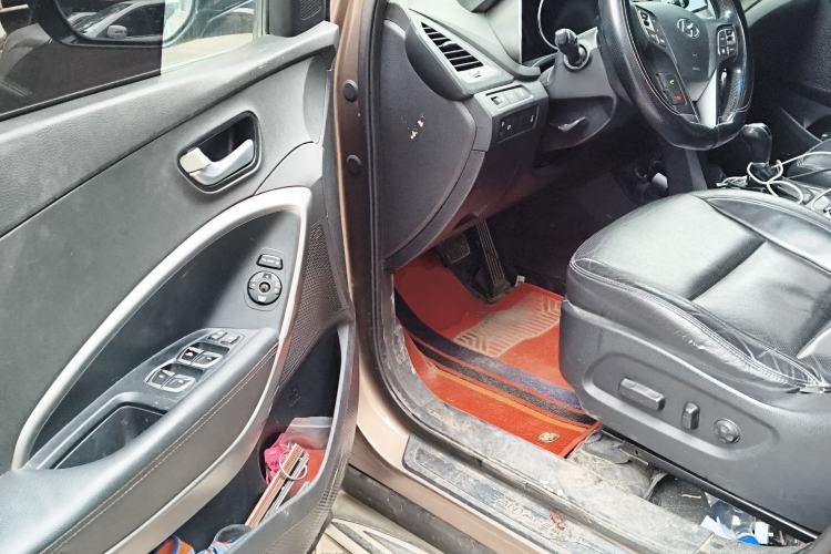 Used Hyundai Santa Fe 2015 2.0T Automatic 4x4 Smart 7-Seater
