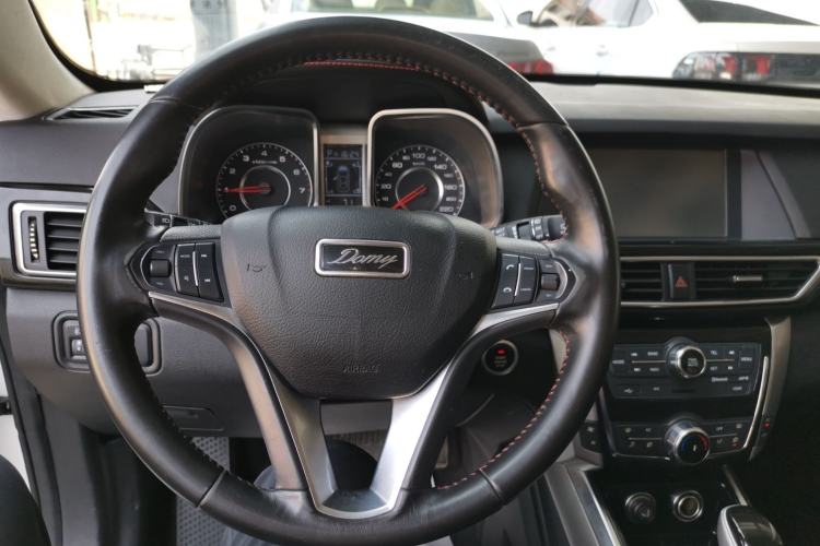 Used Zotye Domy X5 2017 Classic Edition 1.5T CVT Supreme Model
