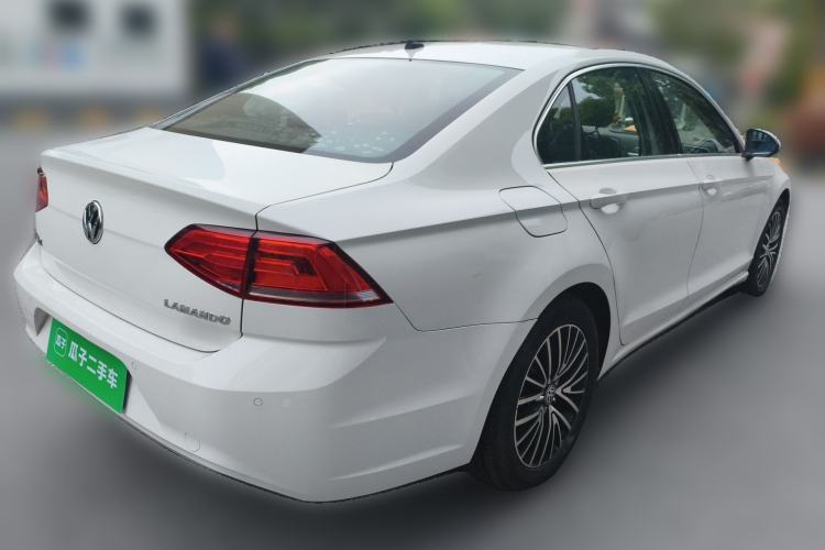 Used Volkswagen Lamando 2017 280TSI DSG Luxury Edition Rear Right 45 Deg