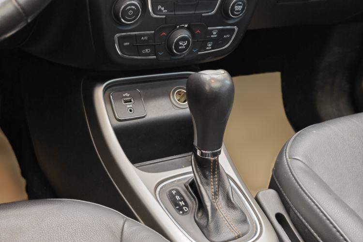 Used Jeep Compass 2017 200T Automatic Family Edition
