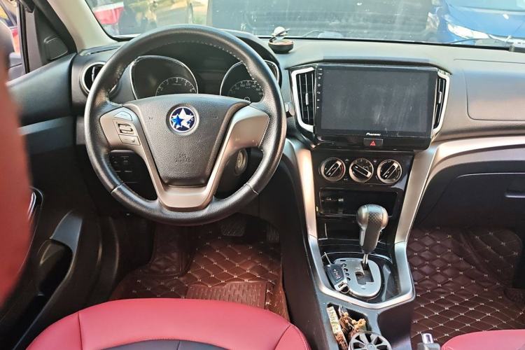 Used Venucia T70 2016 2.0L CVT Smart Choice Edition
