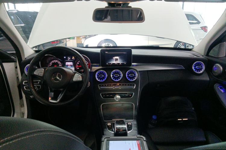 Used Mercedes-Benz C-Class 2017 Facelift C 200 L Sport Edition Center Console