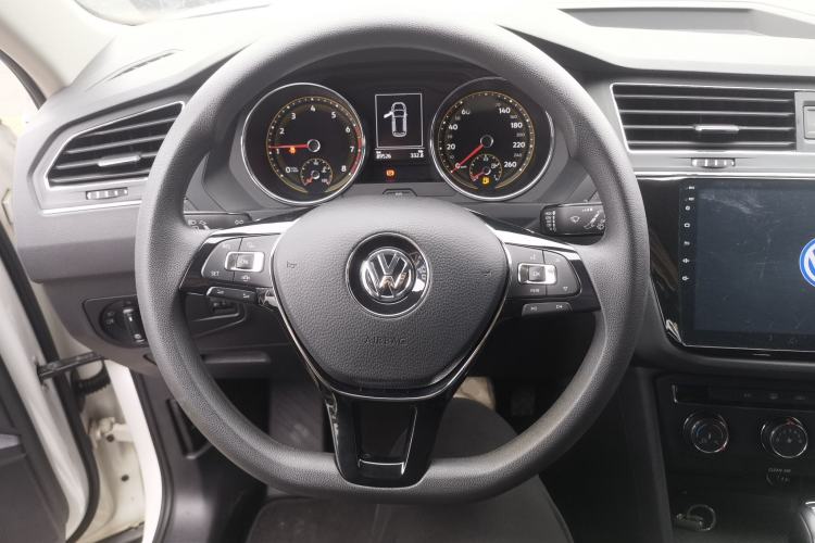 Used Volkswagen Tiguan L 2020 330TSI Automatic Two-Wheel Drive Luxury Edition China VI Standard
