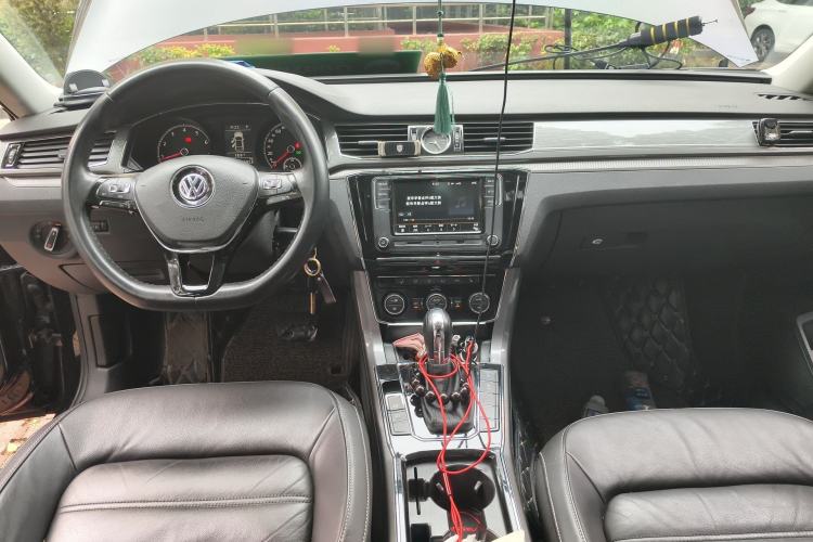 Used Volkswagen Passat 2016 330TSI DSG Luxury Edition Center Console