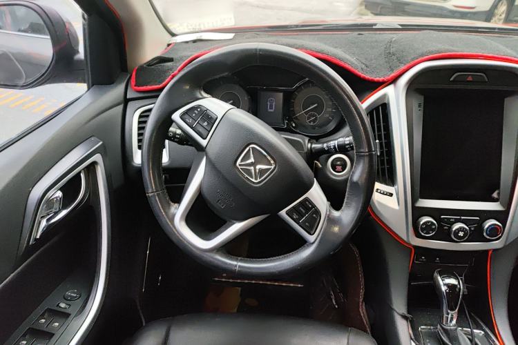 Used JMC Yusheng S350 2014 2.4T Automatic 2WD Diesel Luxury Version with Sunroof 5 Seats Steering Wheel