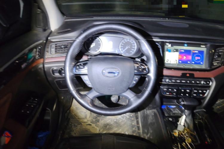 Used GAC Trumpchi GS8 2017 320T Two-Wheel Drive Luxury Smart Connectivity Version (7 Seats) Steering Wheel