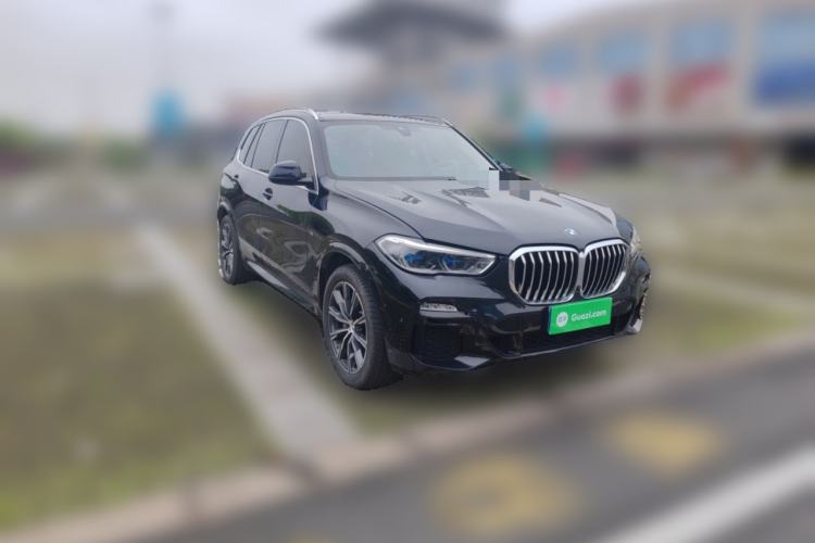 Used BMW X5 2020 xDrive40i M Sport Package Front Right 45 Deg