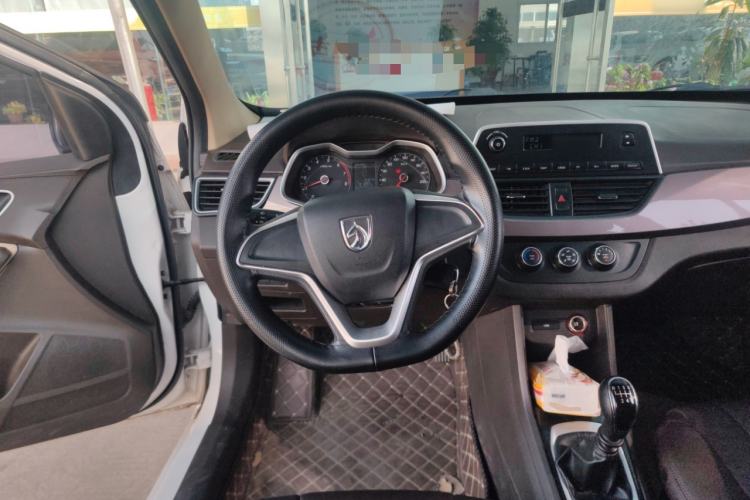 Used Baojun 310W 2017 1.5L Manual Comfort Version China VI Emission Standard
