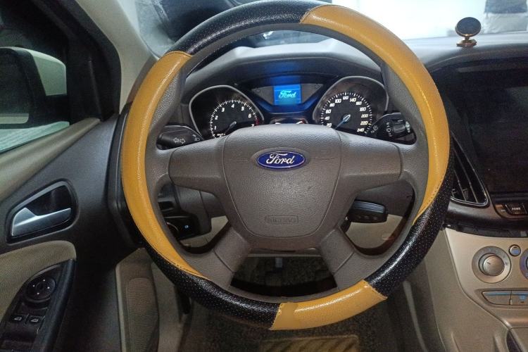 Used Ford Focus 2012 Sedan 1.6L Manual Comfort Model
