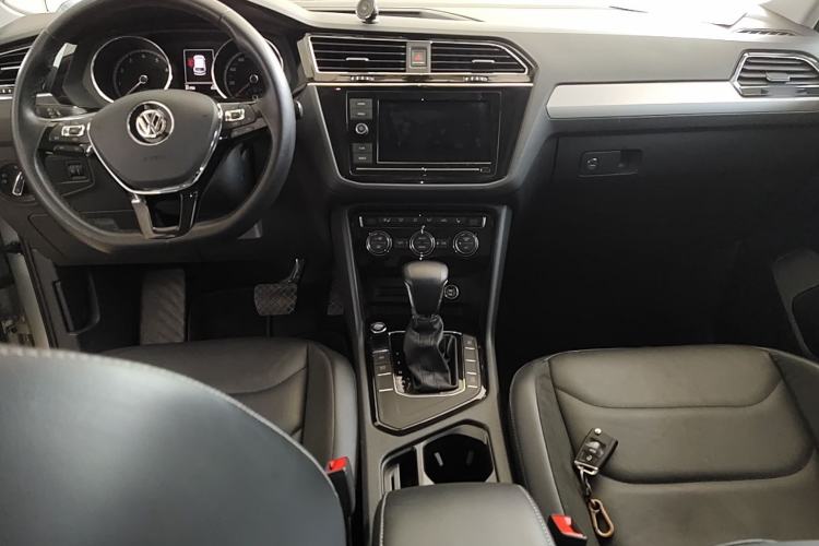 Used Volkswagen Tiguan L 2018 Facelift 330TSI Automatic Two-Wheel Drive Luxury Edition Center Console