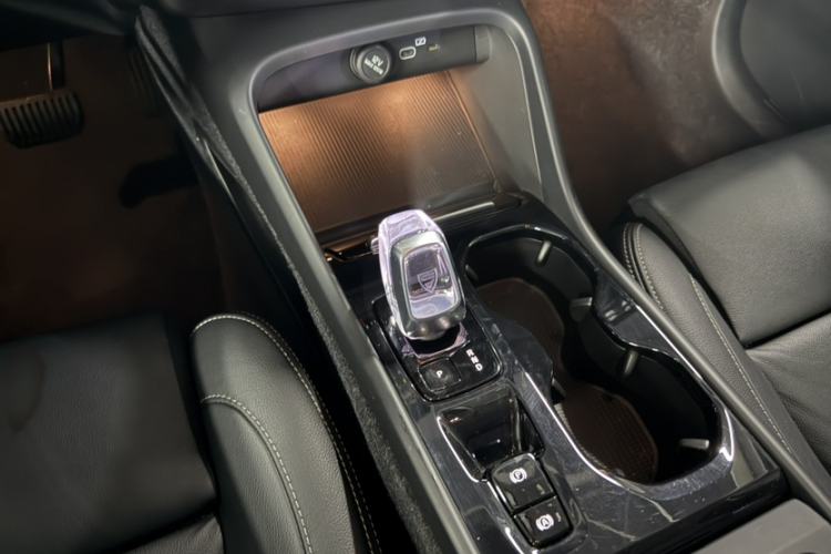 Used Volvo XC40 2024 B4 4x4 Smart Luxury Edition