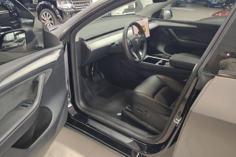 Used Tesla Model Y 2023 Rear-Wheel-Drive Version
