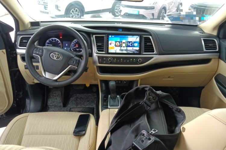 Used Toyota Highlander 2018 2.0T Four-Wheel Drive Elite Edition 7 Seats China VI Standard Center Console