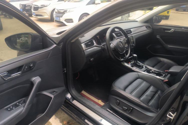 Used Volkswagen Passat 2017 330TSI DSG Luxury Edition
