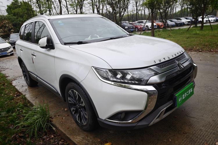 Used Mitsubishi Outlander 2019 2.4L Two-Wheel Drive ZhiXing Version 5 Seats China V Emission Standard Exterior 3