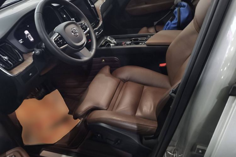 Used Volvo XC60 2023 B5 4x4 Smart Luxury Edition